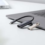 جزئیات کیفیت ساخت هاب انکر A8312 با کابل نایلون بافته‌شده مقاوم در برابر سایش و سطح و آلومینیومی بادوام